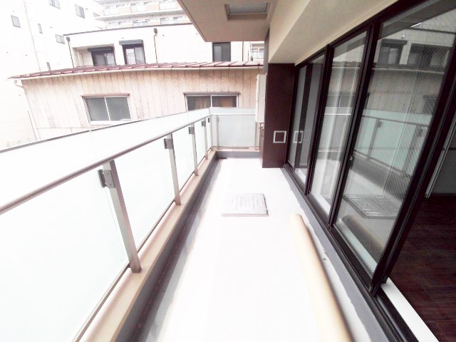 バルコニー　奥行があって広い分譲マンションのようなバルコニー