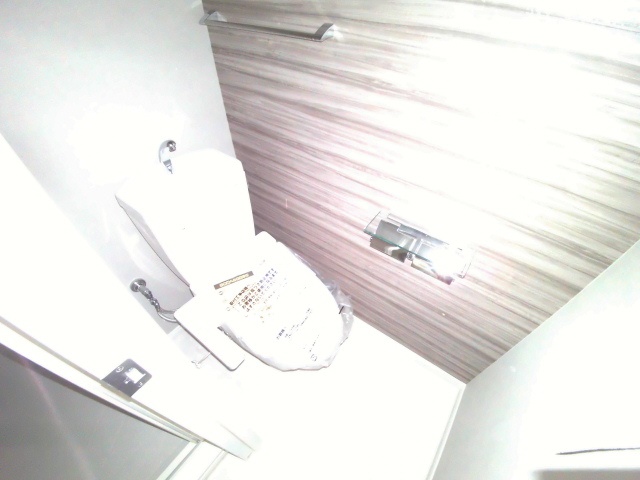 トイレ　ウォシュレット付きの清潔感あるトイレ