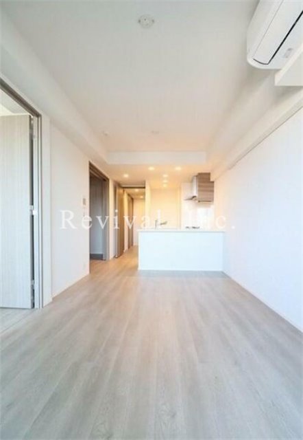 居室・リビング　解放感あるリビング空間でございます