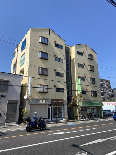 岸和田市上野町西のマンションの建物外観