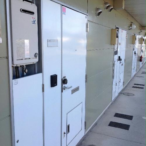 玄関　宅配ボックスがついてます！