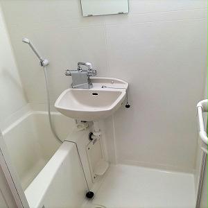 バス・シャワールーム　浴室換気乾燥機付きです♪