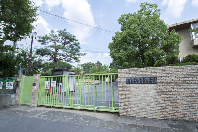 小学校　枚方市立香里小学校（小学校）まで744m