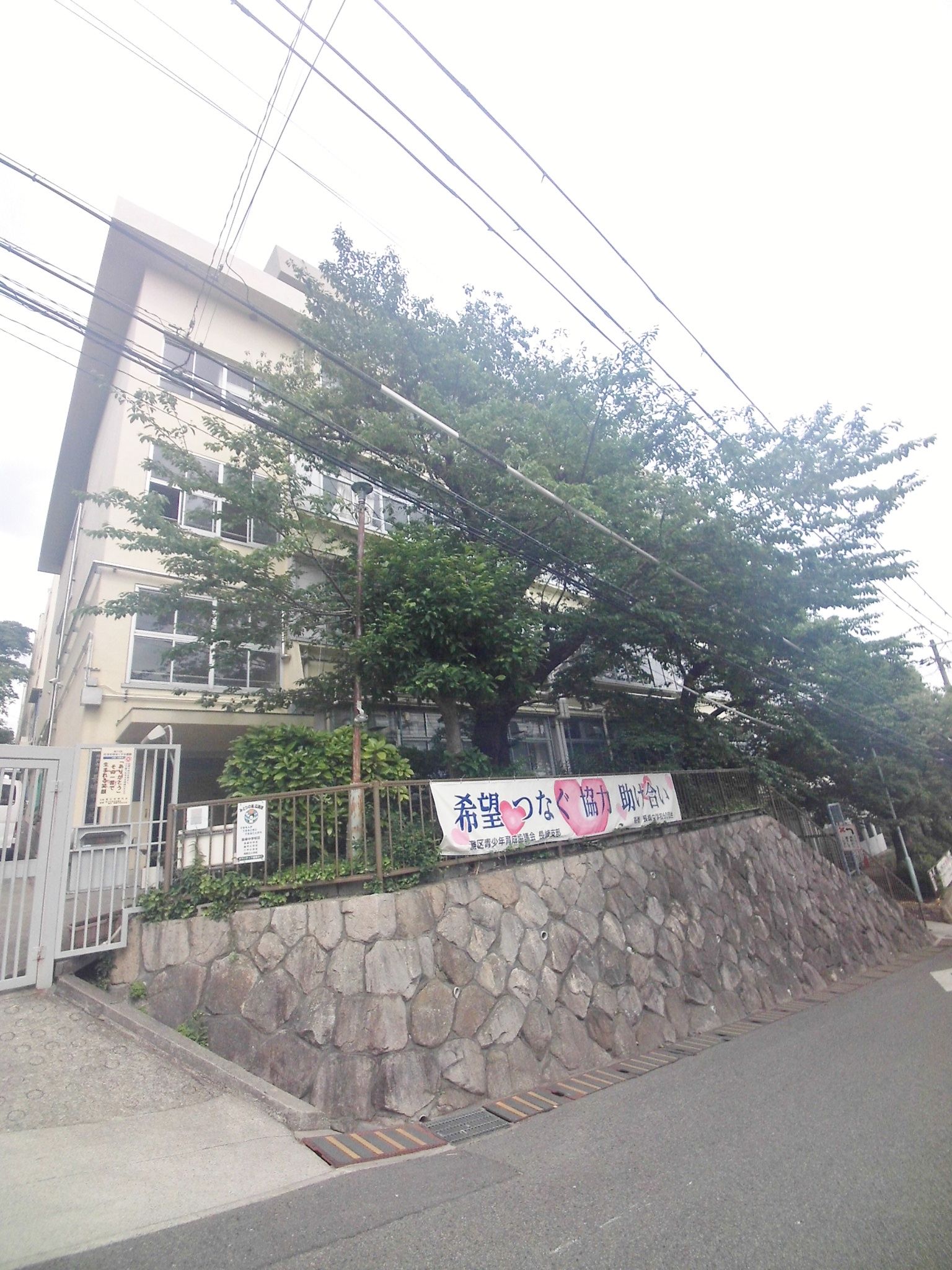 中学校　神戸市立長峰中学校（中学校）まで390m