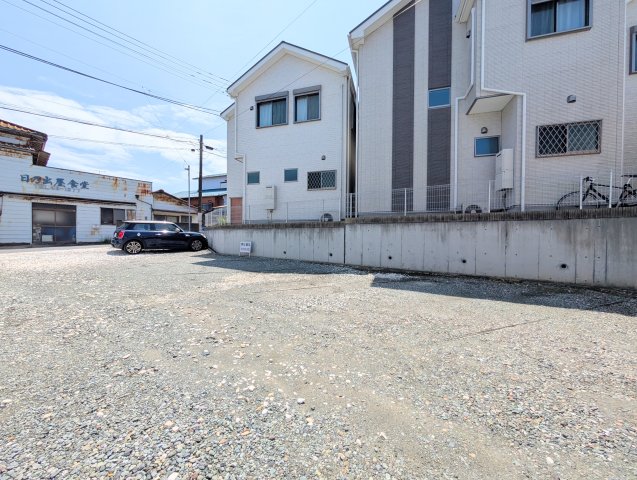 駐車場　【駐車場】敷地内駐車場契約できます。（10 000円／月・現