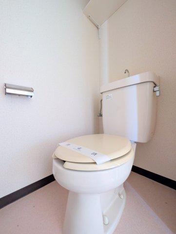 トイレ　【トイレ】コンセント付きで温水洗浄便座の設置も可能です！