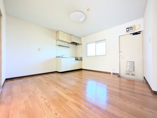 居室・リビング　【DK】約7.5帖の広々ダイニングキッチン！大きなダイニング