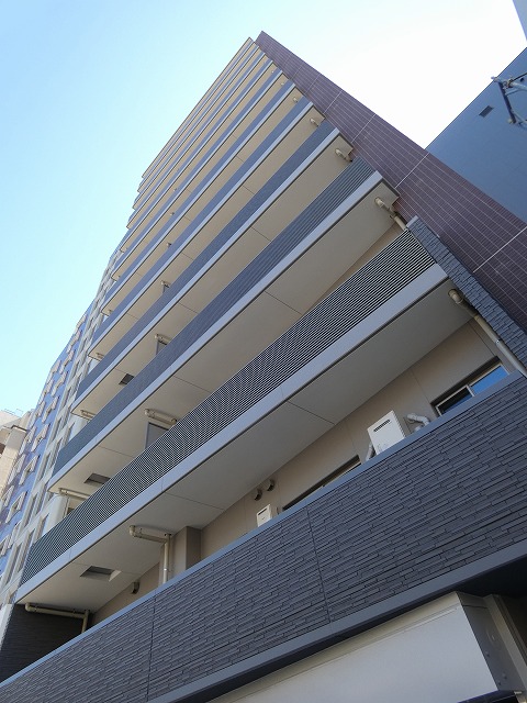 新宿区片町のマンションの建物外観