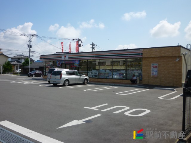 コンビニ　セブンイレブン佐賀鍋島小学校前（コンビニ）まで700m