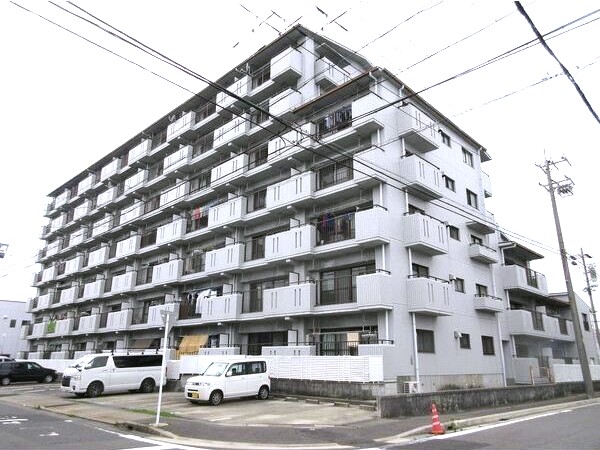 名古屋市北区若鶴町のマンションの建物外観