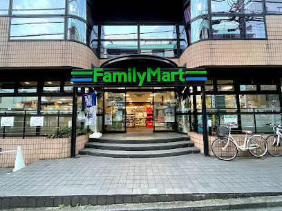 コンビニ　ファミリーマート 南青山四丁目店（コンビニ）まで214m