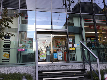 コンビニ　セブン-イレブン パソナスクエア店（コンビニ）まで394m