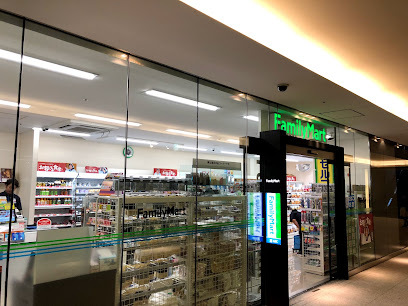 コンビニ　ファミリーマートメトロ外苑前店（コンビニ）まで689m