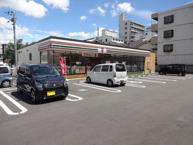コンビニ　セブンイレブン（コンビニ）まで72m