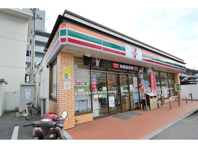 コンビニ　セブンイレブン広島上小田店（コンビニ）まで690m
