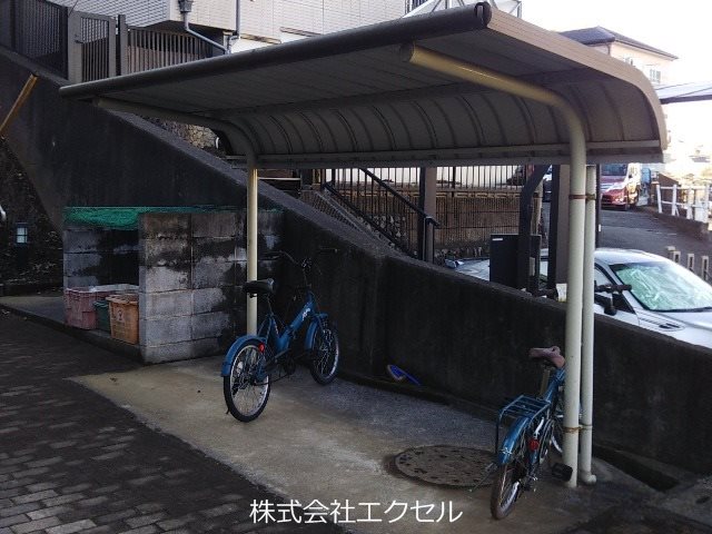 その他共有部分　屋根付きの駐輪場です。