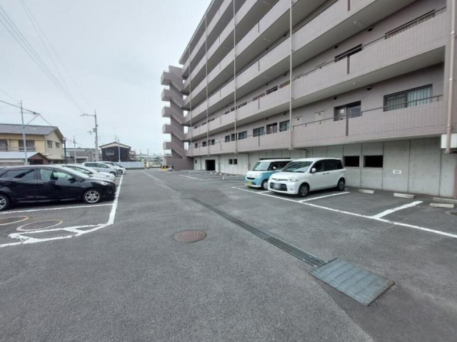 【いよてつロフティ郡中の駐車場】