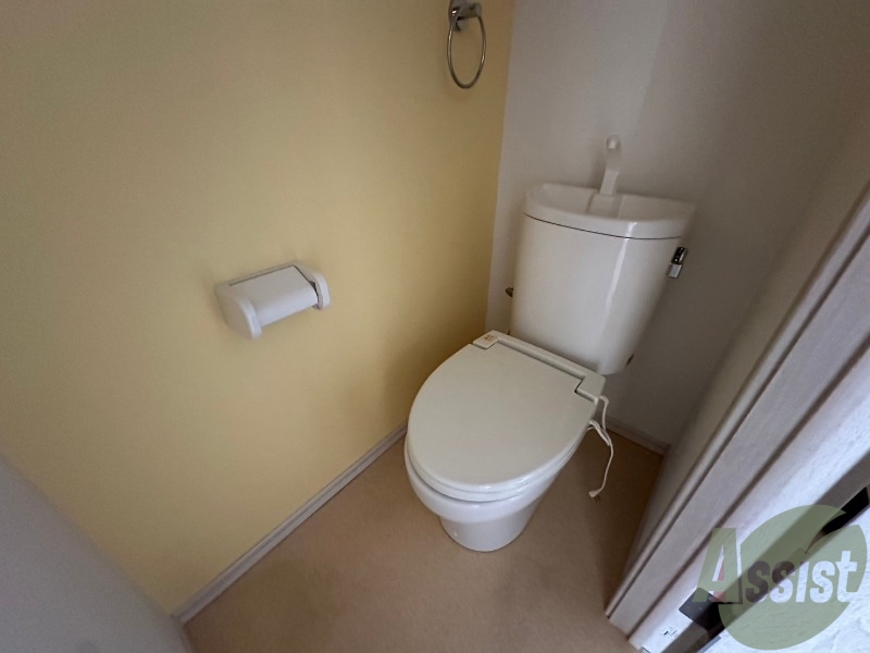 トイレ　トイレは広すぎず狭すぎない広さで丁度落ち着きます。