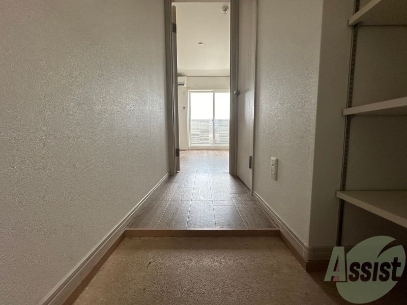 玄関　玄関から撮影しました。明るいイメージを受けました