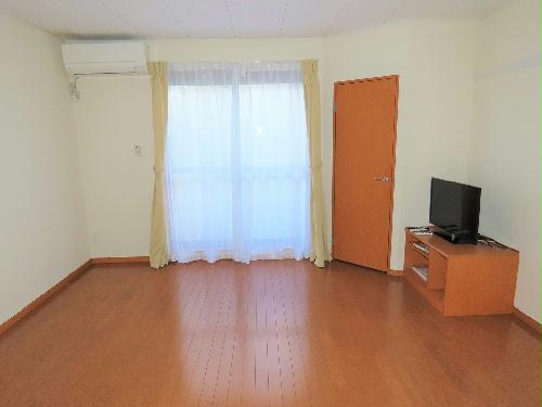 居室・リビング　家具家電が備え付けのお部屋です