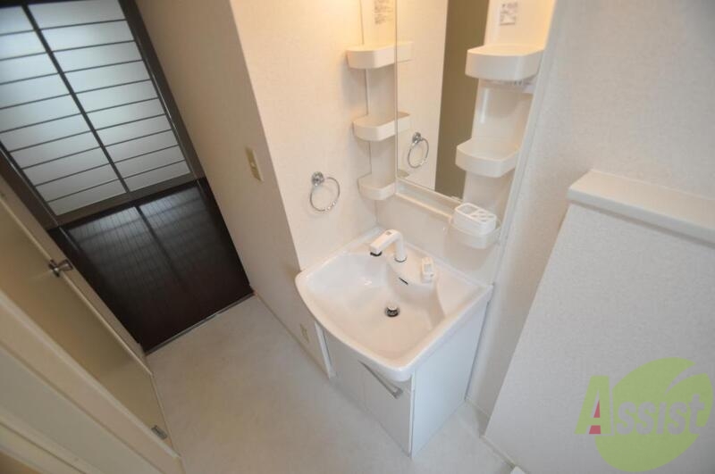 洗面設備　収納スペースが豊富な独立洗面台