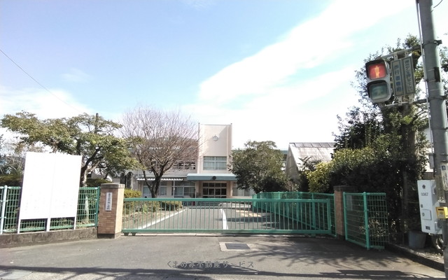 【西邑アパートA棟の小学校】