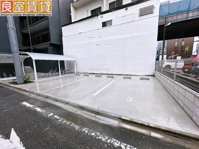 【名古屋市西区幅下のマンションの駐車場】