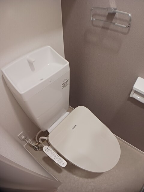 トイレ　清潔感のあるトイレです