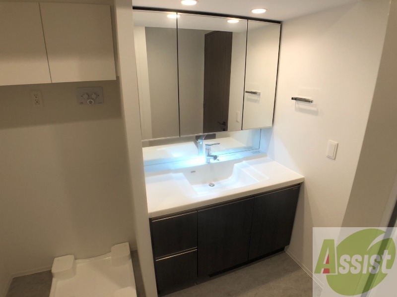 洗面設備　お洒落な独立洗面化粧台になっておりました！