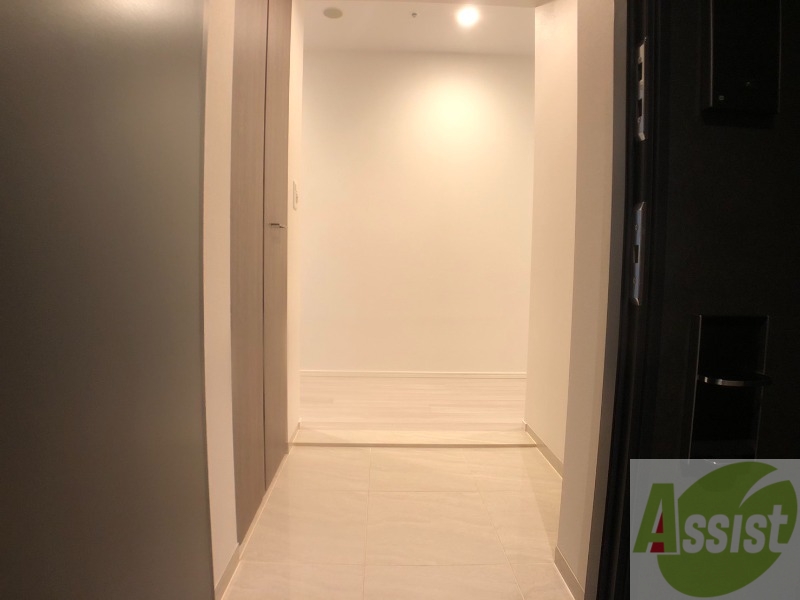 玄関　玄関です。ご覧の通り広々としていますね。