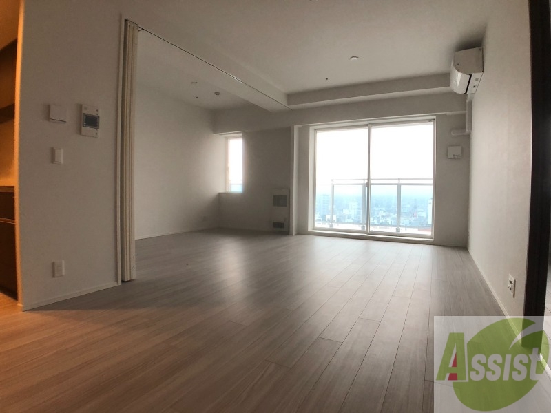 居室・リビング　広々としたリビングですね。使い勝手がよさそうですね！