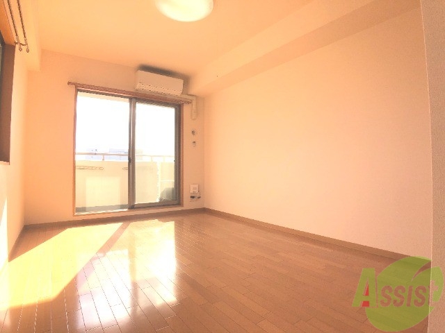 その他部屋・スペース　別の角度から洋室を撮影しました。家具の配置はどうしましょう