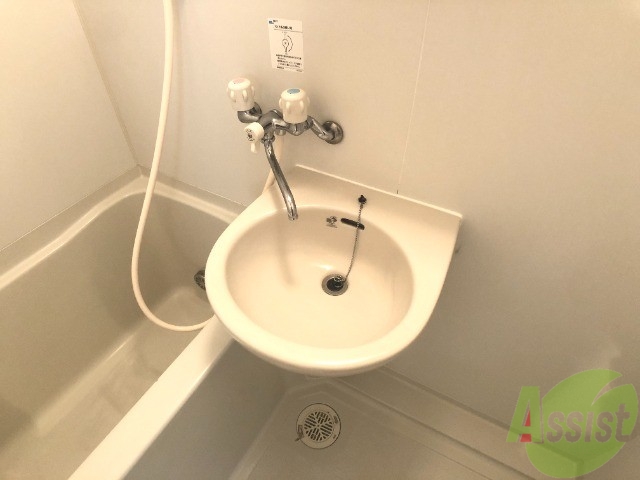 洗面設備　洗面台はコチラ。朝の身支度などはここでできそうですね。