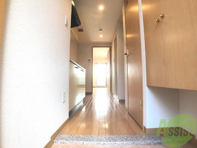 玄関　玄関の様子です。明るい印象ですね。気分もあがりそう。