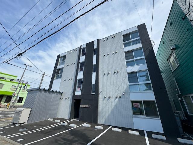 石狩市花川南三条のマンションの建物外観