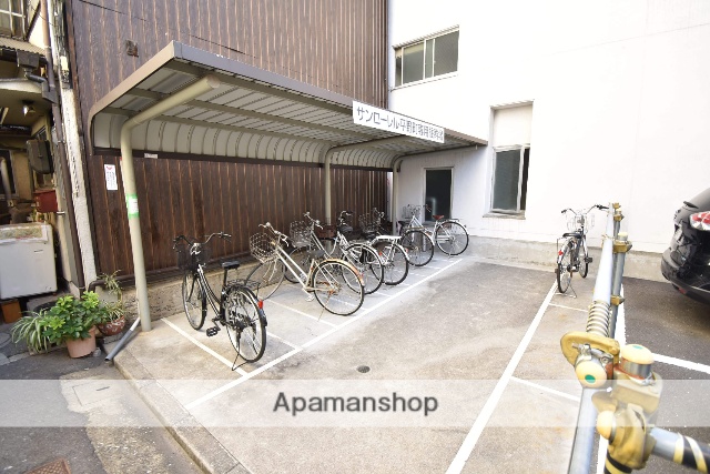 ロビー　駐車場