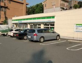 コンビニ　ファミリーマート名神吹田インター前店（コンビニ）まで882m