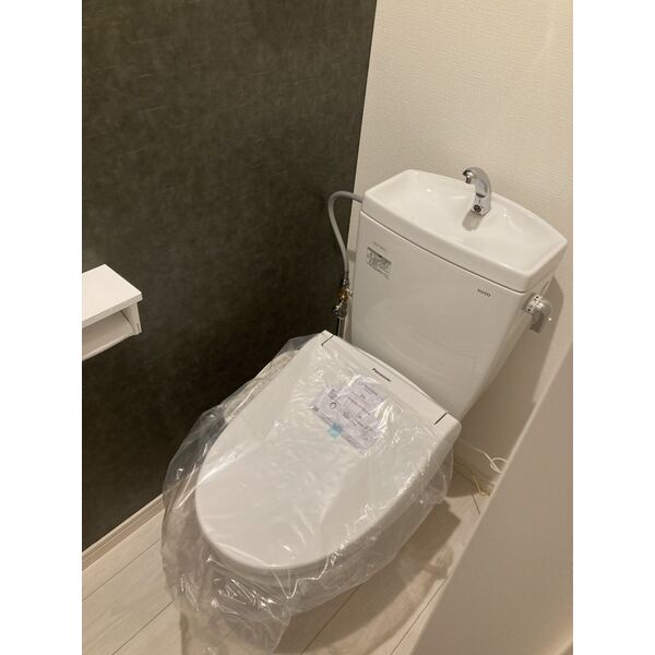 メニーズコート西宮の沢D棟のトイレ写真