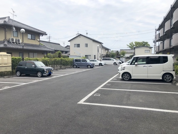 【クレストＹＭＤIIの駐車場】