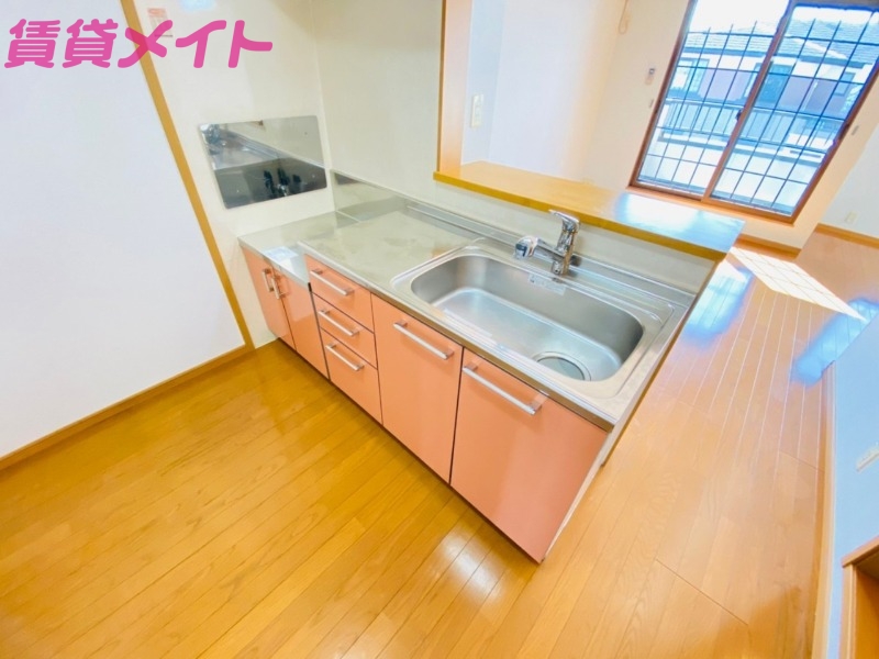 キッチン　同物件別室反転タイプ画像