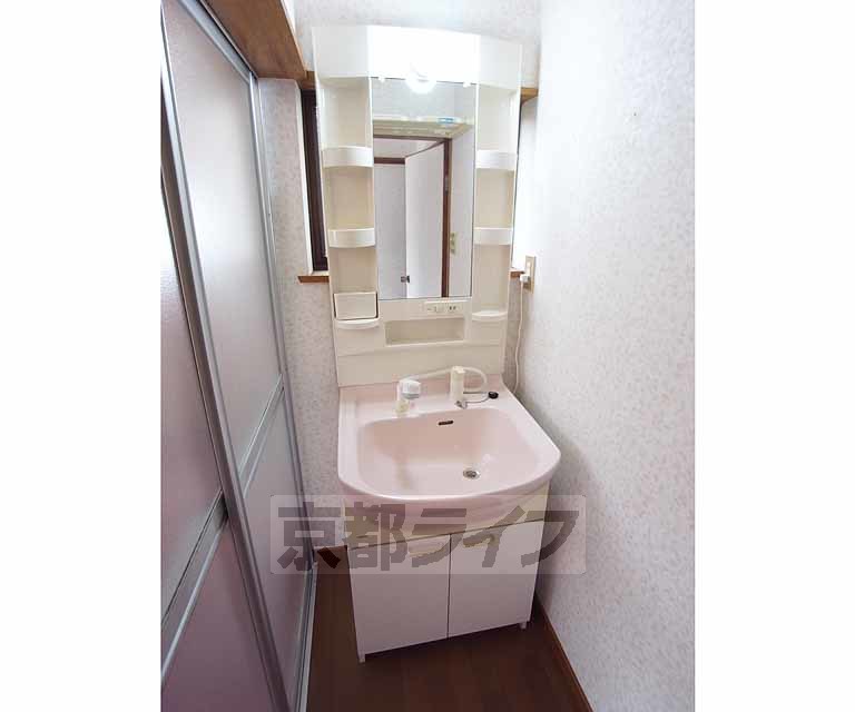 洗面設備　シャンプードレッサー付きで朝の忙しい時間を短縮！