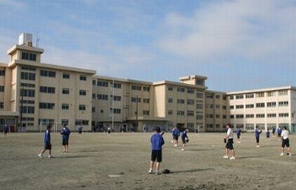 【ソレーユ西原の中学校】