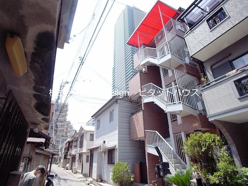 神戸市中央区雲井通のマンションの建物外観