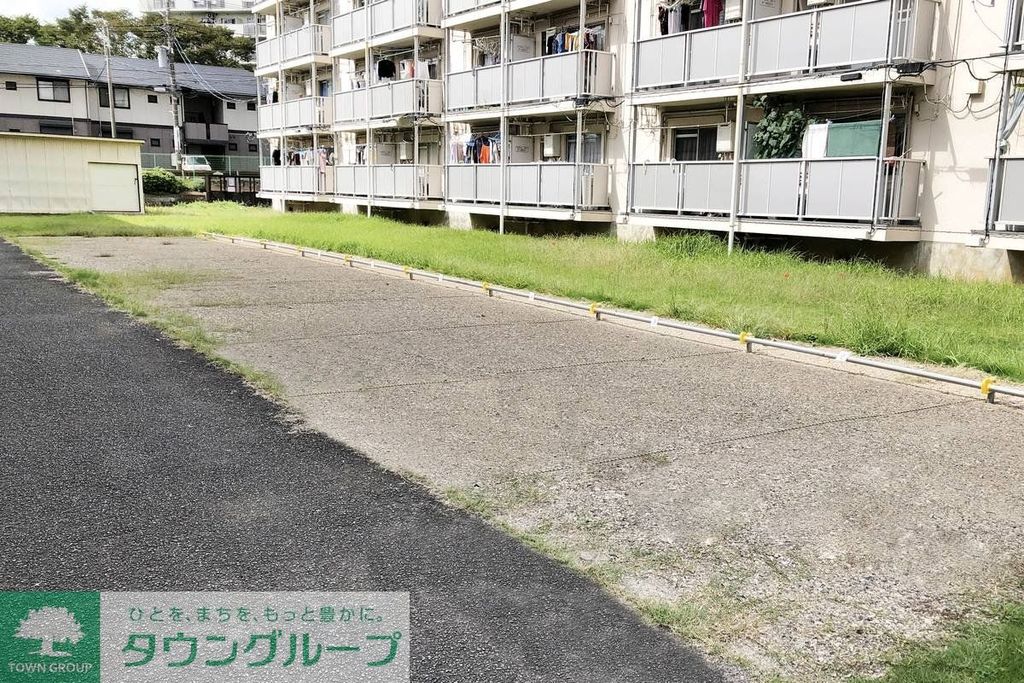 【千葉市稲毛区小中台町のマンションの駐車場】