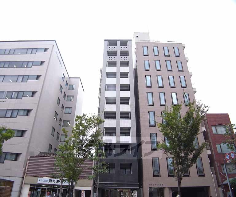 京都市中京区秋野々町のマンションの建物外観