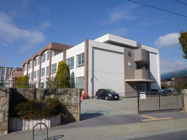 中学校　名古屋市立東港中学校（中学校）まで664m