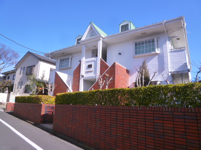 ホワイトハウス尾山台の建物外観