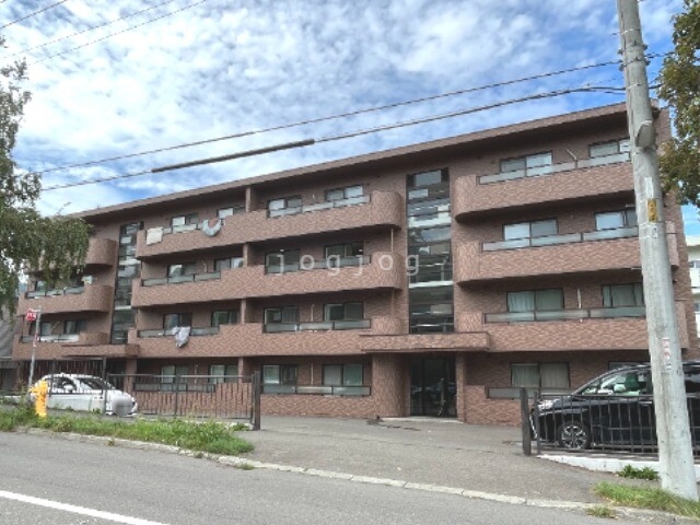 【札幌市西区宮の沢三条のマンションの建物外観】