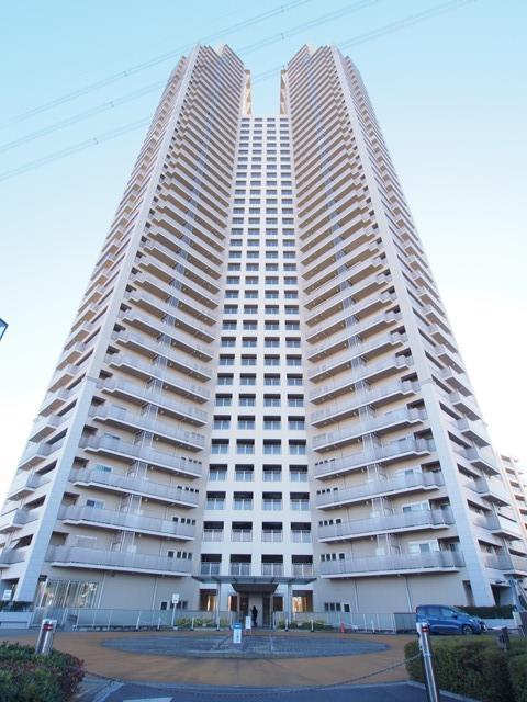 【枚方市楠葉並木のマンションの建物外観】