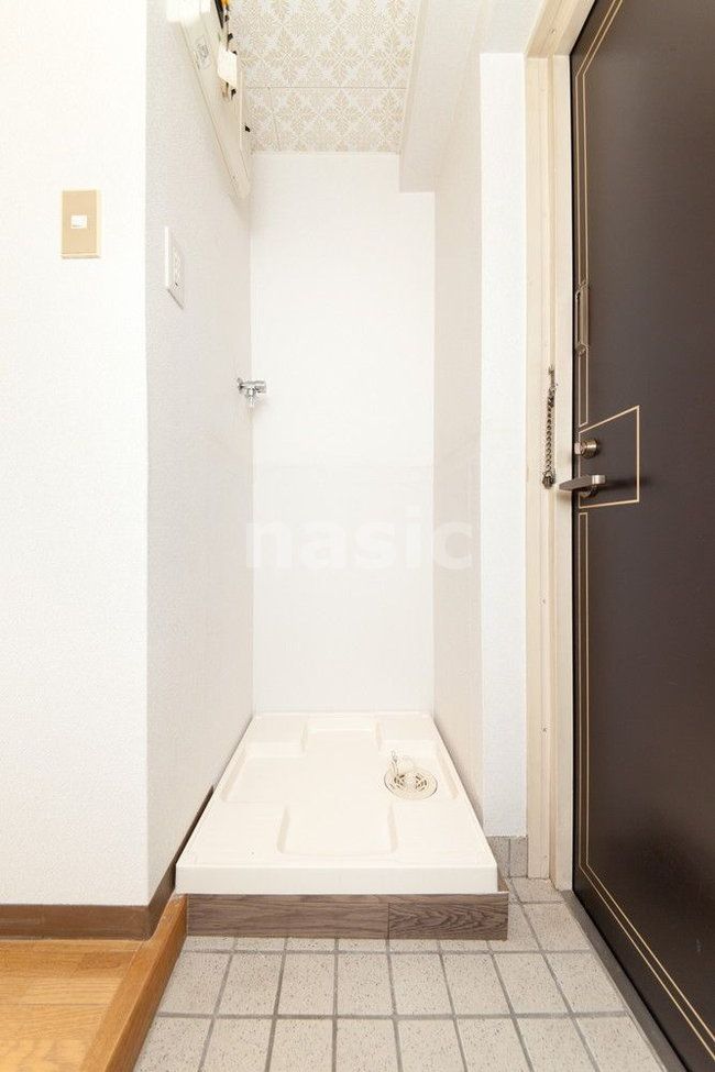 玄関　洗濯機置き場